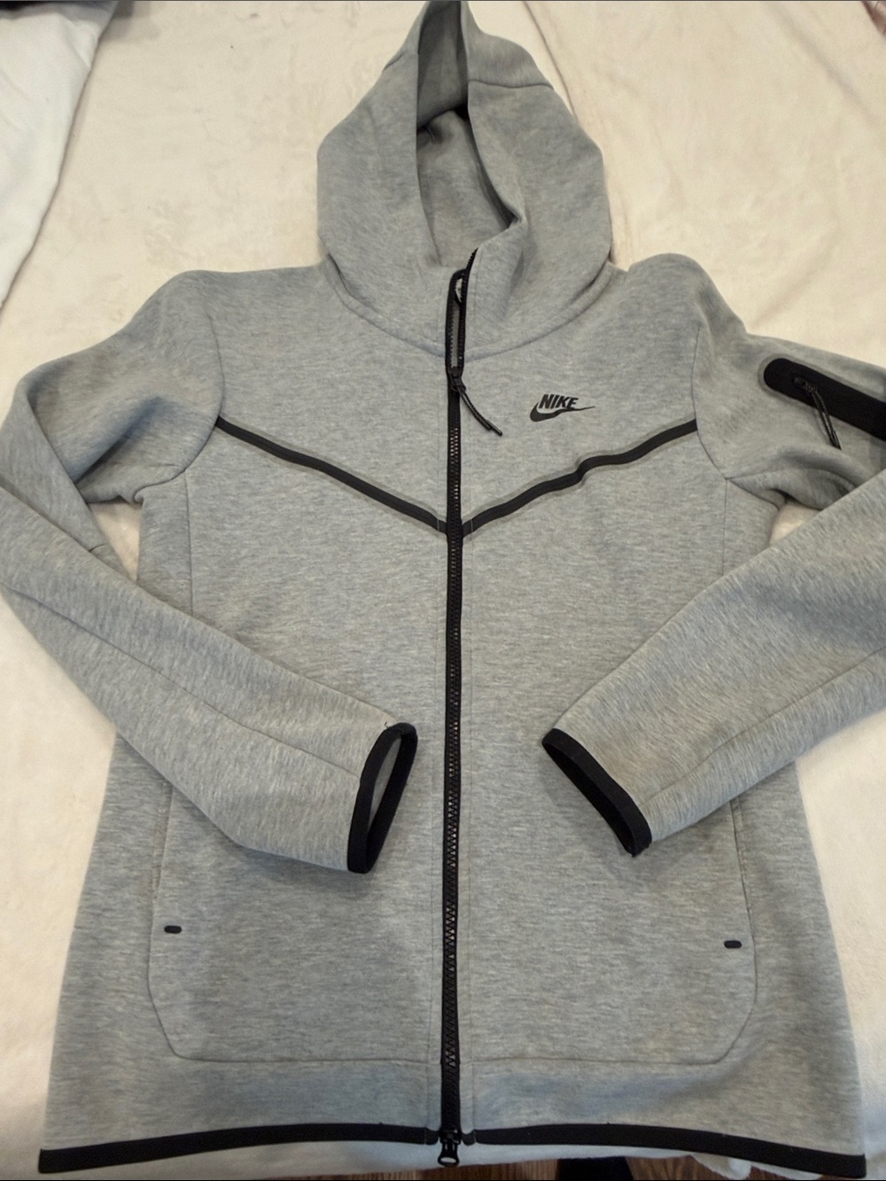 Nike Tech Men’s size XS